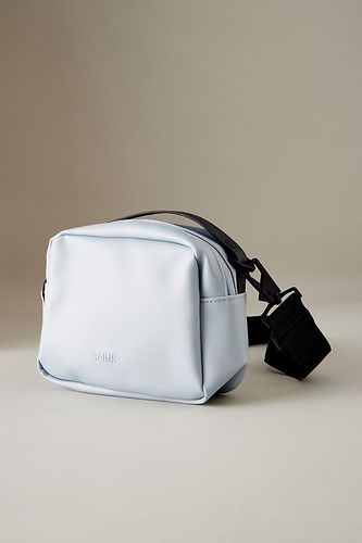 Sac carré imperméable en Blue chez Anthropologie - Rains - Modalova