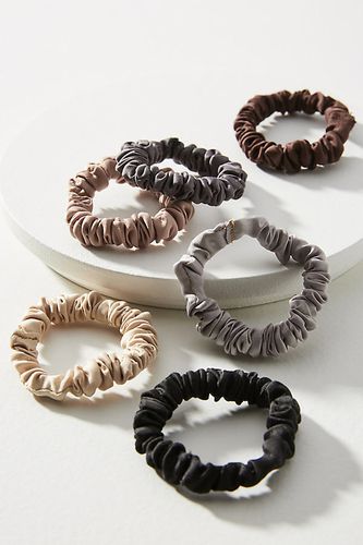 Pack of 6 Satin Hair Scrunchies en Beige chez - Anthropologie - Modalova