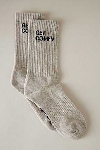 Get Comfy Slogan Organic Cotton Ribbed Crew Socks, chez Anthropologie - Soxygen - Modalova