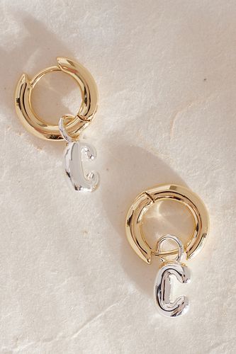 Boucles d'oreilles pendantes monogramme en métal chez - Anthropologie - Modalova