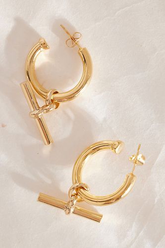 Boucles d'oreilles créoles T-Bar grandes en plaqué or en Gold chez Anthropologie - Tilly Sveaas - Modalova