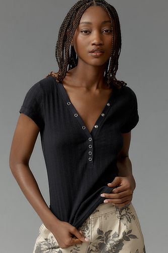 The Andie Ribbed Henley Top by : Short-Sleeve Snap Edition en taille: XS chez Anthropologie - Pilcro - Modalova