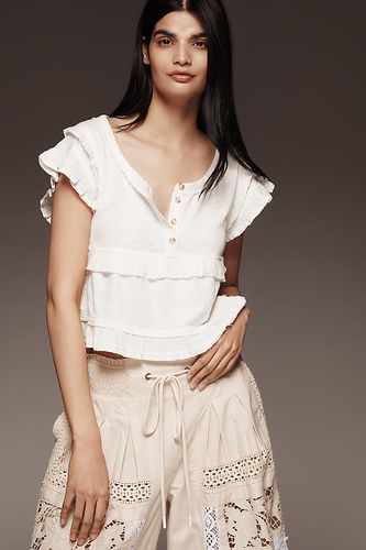 Short Sleeve Ruffle-Trim Henley Baby T-Shirt en taille: XS chez Anthropologie - Pilcro - Modalova