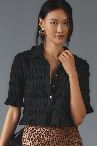 Haut boutonné à volants en taille: 1 X chez Anthropologie - Maeve - Modalova