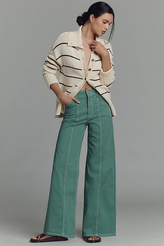 Jean à jambe évasée, coutures finies et taille haute en Green, taille: 26 chez Anthropologie - Maeve - Modalova