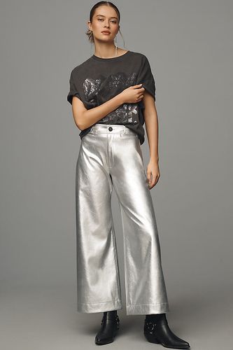 Le Pantalon Ettie Taille Haute Raccourci Jambe Large par : Édition Métallique Simili-Cuir en Silver taille: 23 chez Anthropologie - Maeve - Modalova