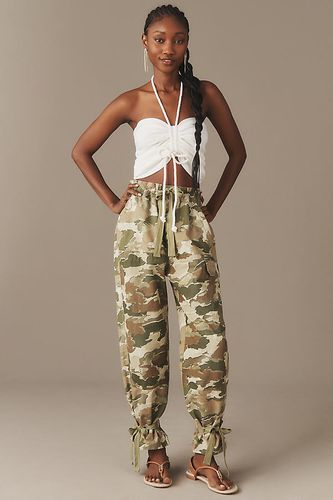 Pantalon cargo Camo avec ceinture paperbag, taille: M chez Anthropologie - Pilcro - Modalova