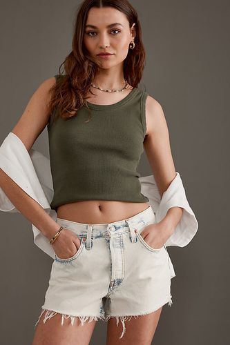 Short en jean Original 501 en White, taille: 27 chez Anthropologie - Levi's - Modalova