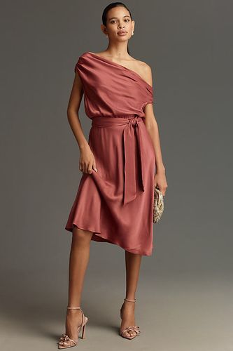 Robe Midi Satinée Asymétrique Ceinture-Nouée en Pink taille: M chez Anthropologie - Maeve - Modalova