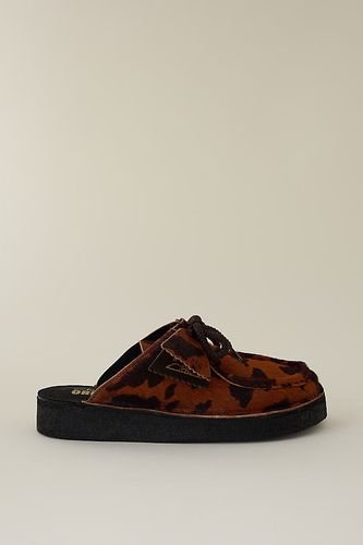 Mule Clarks Desert Nomad imprimé vache par taille: 38 chez Anthropologie - Clarks Originals - Modalova