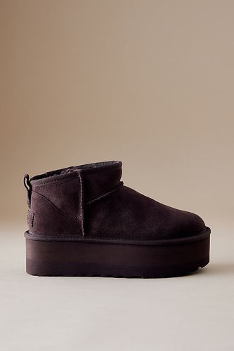 Bottes Classic Ultra Mini Platform en Green taille: 36 chez Anthropologie - UGG - Modalova