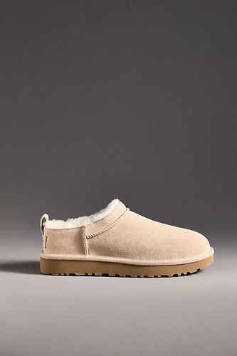 Bottines Classic Micro en taille: 36 chez Anthropologie - UGG - Modalova