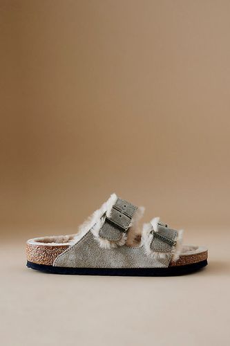 Sandales Arizona en Suède Doublées de Peau de Mouton en Beige taille: 36 chez Anthropologie - Birkenstock - Modalova