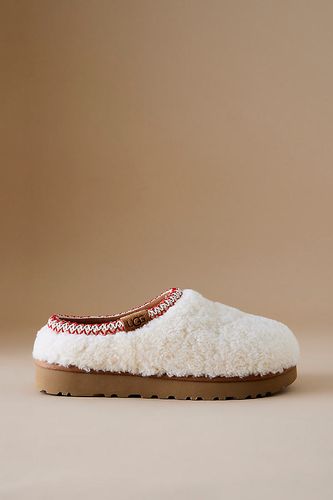 Pantoufles Tasman Maxi Curly en Beige taille: 36 chez Anthropologie - UGG - Modalova