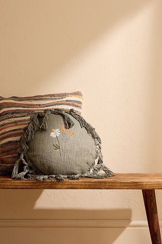 Coussin rond à pompons Elinna en Blue chez - Anthropologie - Modalova