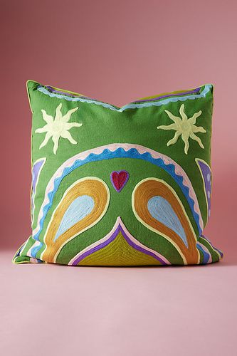 Coussin brodé Dream chez Anthropologie - Anna + Nina - Modalova