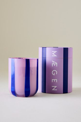 Bougie en Verre Cassis & Oud en Purple chez Anthropologie - Maegen - Modalova