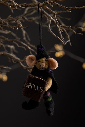 Décoration suspendue d'Halloween en feutre Souris Ensorcelée chez Anthropologie - Felt So Good - Modalova