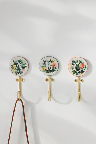Crochet Monogramme Leighton chez - Anthropologie - Modalova