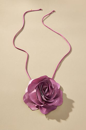 Rosette Wrap Necklace en Purple chez - Anthropologie - Modalova