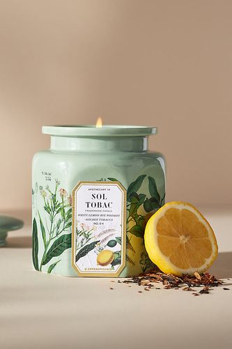 Bougie dans un bocal en céramique Sol Tabac Apothecary 18 par en Green taille: M - Apothecary 18 par Anthropologie - Modalova