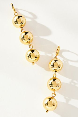 Boucles d'oreilles pendantes à triple sphère Huggie en Gold chez - Anthropologie - Modalova