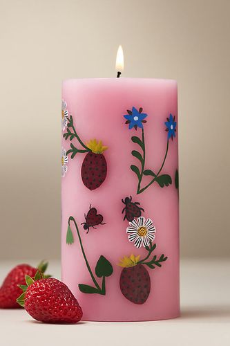 Faye Floral Pillar Candle par en Pink - By Anthropologie - Modalova