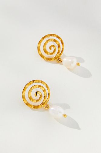 Boucles d'oreille tourbillon avec perle Infinity en Gold chez Anthropologie - Casa Clara - Modalova