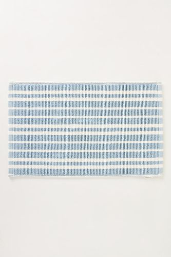 Tapis de bain à rayures tissées en Blue chez - Anthropologie - Modalova