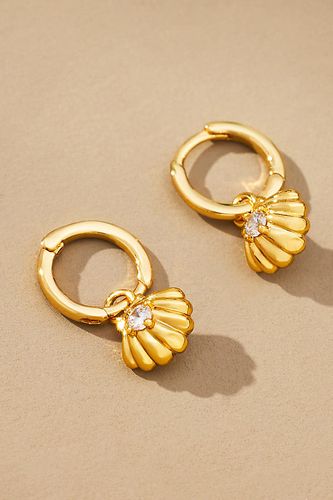 Crystal Shell Huggie Hoop Earrings par en Gold - By Anthropologie - Modalova