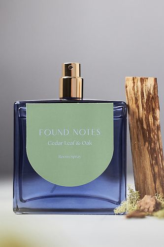 Spray d'ambiance Found Notes Woody Cedar Leaf & Oak par en Green - Found Notes by Anthropologie - Modalova