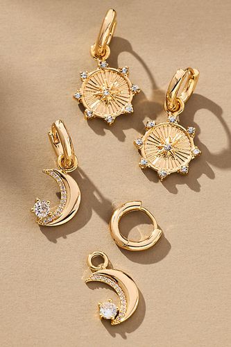 Starry Night Charm Huggie Hoop Earrings, set of 2 par en - By Anthropologie - Modalova