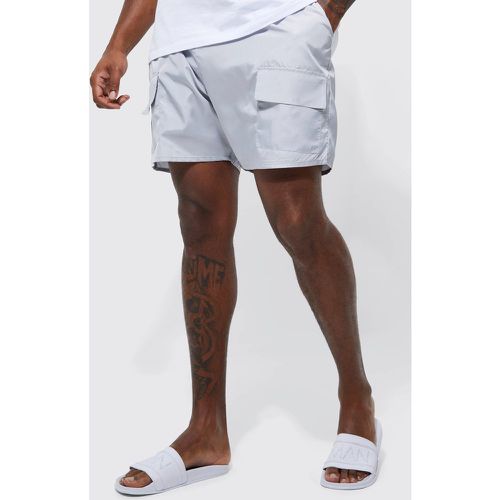 Grande taille - Short de bain cargo mi-long - Boohooman - Modalova