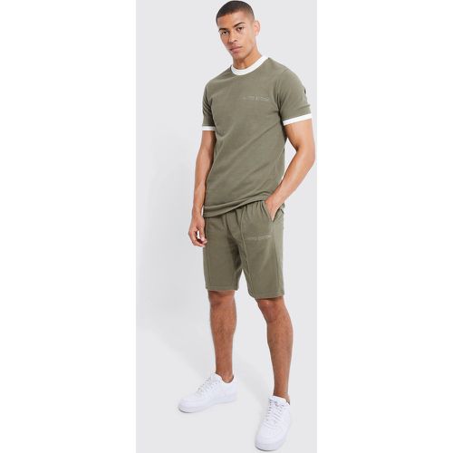 Ensemble cintré avec t-shirt et short - Boohooman - Modalova