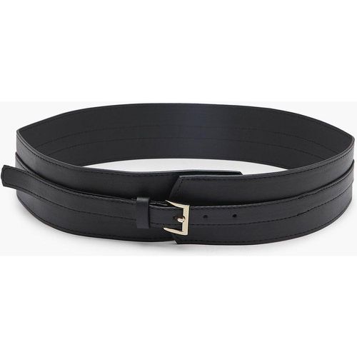 Ceinture Unie Avec "Petite" Boucle Contrastante - boohoo - Modalova