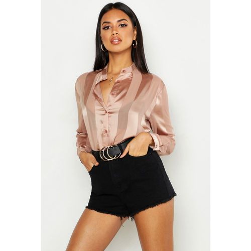 Chemise Satinée Sans Col À Rayures - boohoo - Modalova