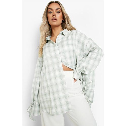 Grande Taille - Chemise À Attaches Et Imprimé Carreaux - boohoo - Modalova