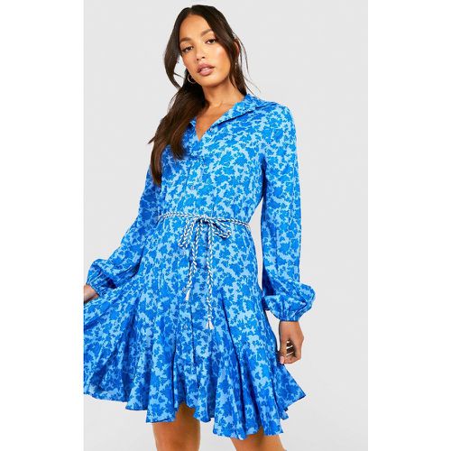 Tall" - Robe Chemise Plissée Nouée Fleurie - boohoo - Modalova