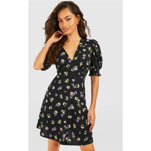 Ditsy Floral Puff Sleeve Smock Dress - boohoo - Modalova