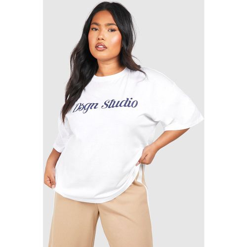 Plus" Dsgn Studio Script Oversized T-Shirt - boohoo - Modalova