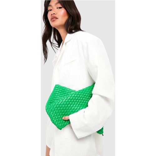 Woven Clutch Bag - boohoo - Modalova