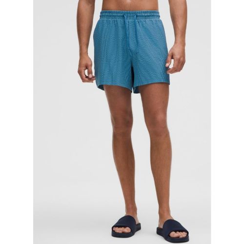 Plongez (ou pas). Fait de tissu résistant au chlore et doté de poches sécurisées, ce short prêt pour les vacances est conçu pour la nage, le sur - 156500524 - Modalova