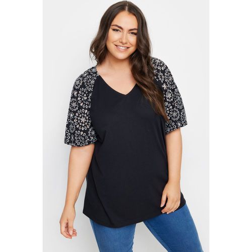 Curve Black Broderie Anglaise Sleeve Tshirt, Grande Taille & Courbes - Yours - Modalova