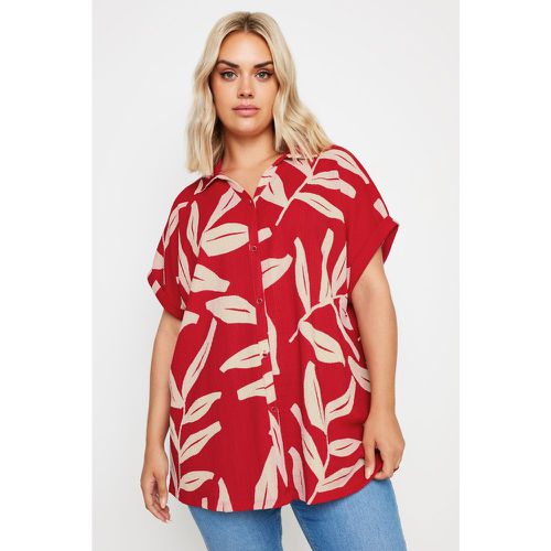 Curve Red Leaf Print Crinkle Short Sleeve Shirt, Grande Taille & Courbes - Yours - Modalova