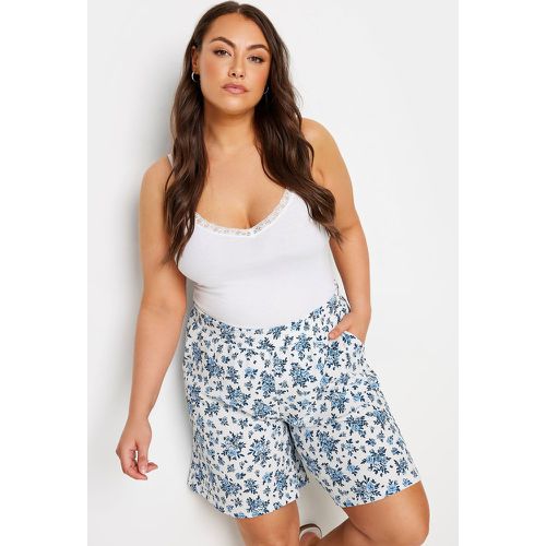 Curve White Vintage Floral Textured Shorts, Grande Taille & Courbes - Yours - Modalova