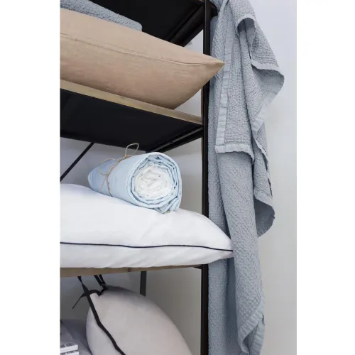 Les basiques - Plaid en coton - L'Officiel Interiors - Modalova