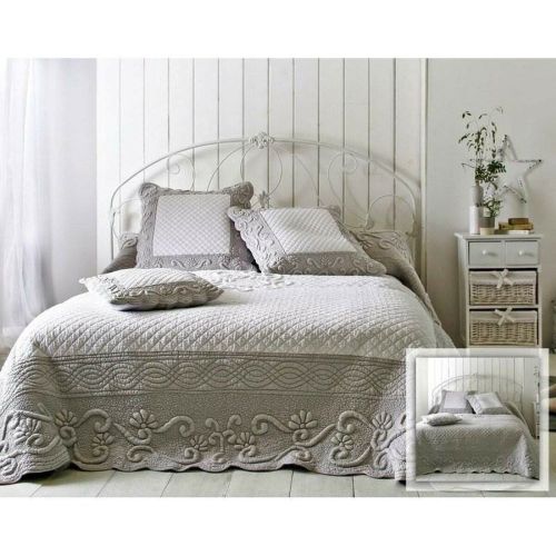 Boutis matelassé perle et blanc brodé main et réversible - Becquet - Modalova