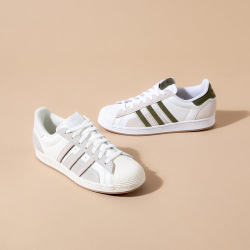 Superstar Play Hard Blanc/kaki - adidas Originals - Modalova