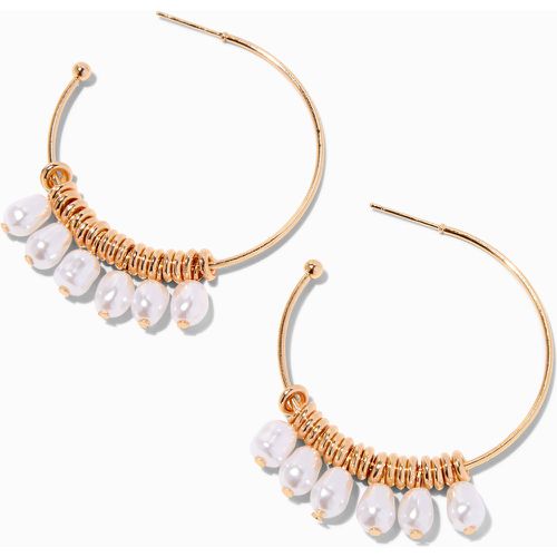 Créoles à breloques perle d'imitation 60 mm couleur doré - Claire's - Modalova