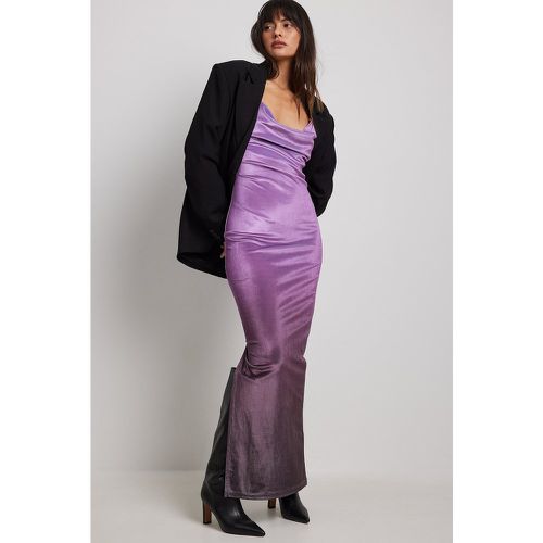 Robe longue en velours à décolleté cascade - Purple - NA-KD Party - Modalova